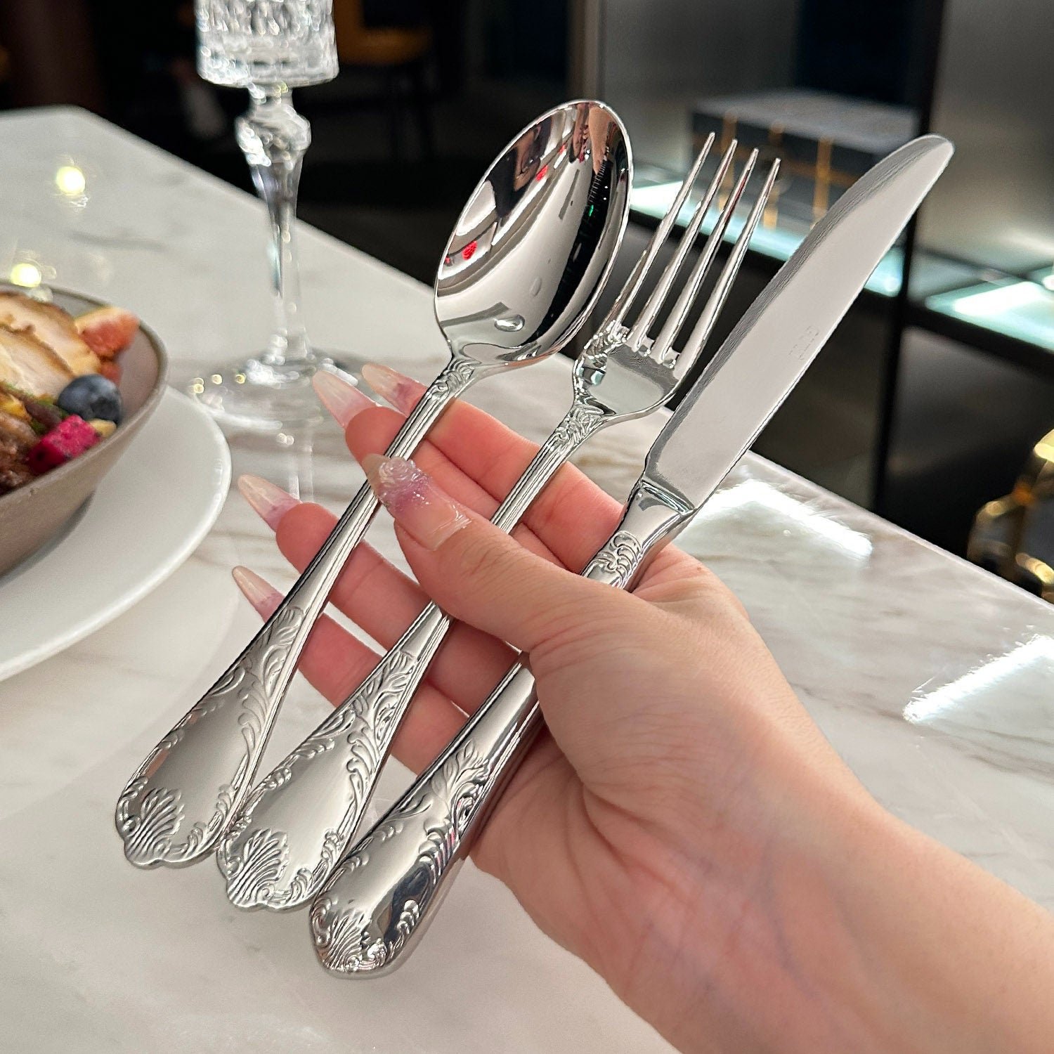 Elegant Vintage Embossed Vine Cutlery Set | Yedwo Design - Image 4